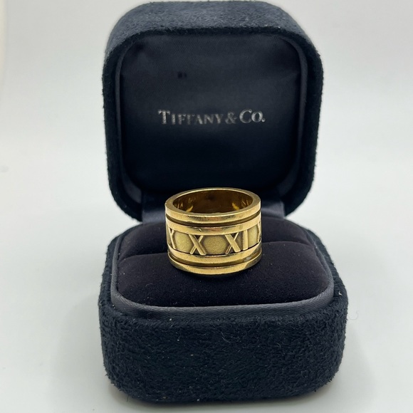 Tiffany & Co. 1995 18K Yellow Gold Atlas Unisex Ring - Picture 2 of 8